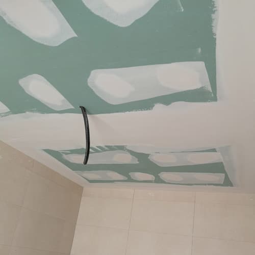 Teito de Pladur hidrófugo nun baño en Ourense